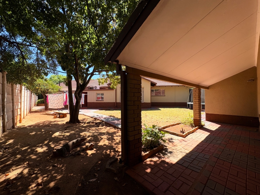 4 Bedroom Property for Sale in Wilkoppies North West